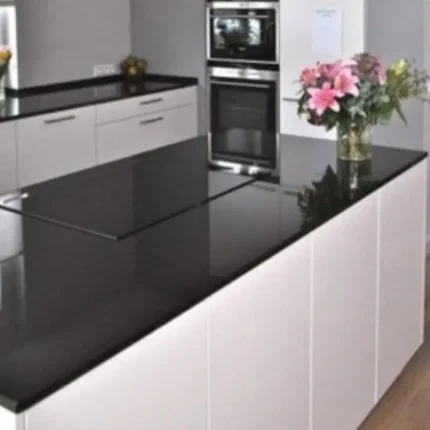 Blat bucătărie quartz Absolut Black Quartz Belenco negru intens rezistent la pete și zgârieturi.