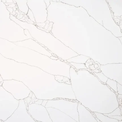 Blat bucătărie quartz Calacatta Bearn Quartz Avant alb cu vene elegante rezistent la pete și zgârieturi.