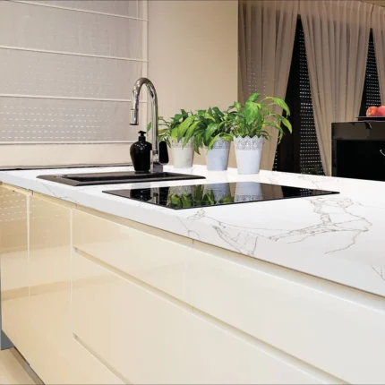 blat-bucatarie-quartz-calacatta-bearn-mobilier