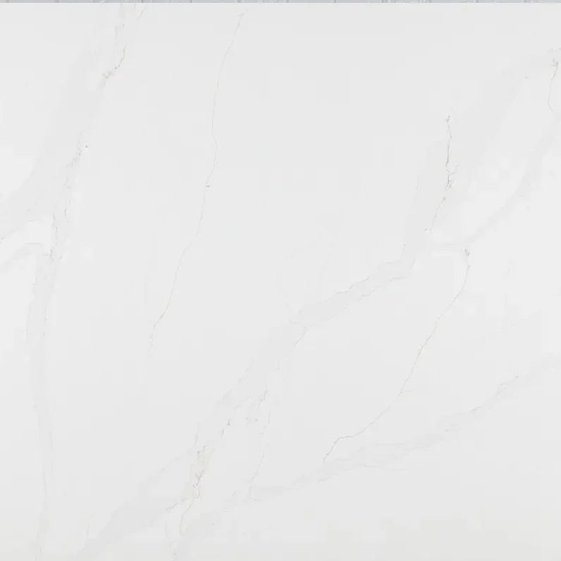 Blat bucătărie quartz Calacatta Cannes Gold Quartz Avant alb cu vene aurii rezistent la pete și zgârieturi.