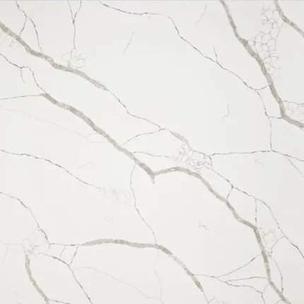 Blat bucătărie quartz Calacatta Dauphine Quartz Avant alb cu vene gri rezistent la pete și zgârieturi.
