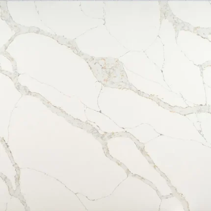 Blat bucătărie quartz Calacatta Versailles Quartz Avant alb cu vene elegante rezistent la pete și zgârieturi.