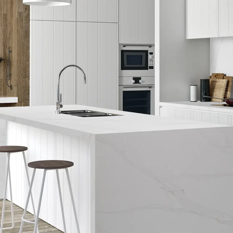 Calacatta Cannes Gold blat bucătărie alb vene fine aurii